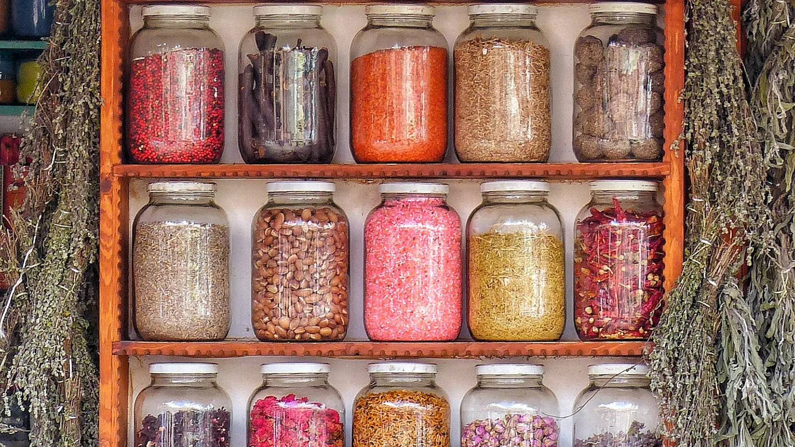 10 épices essentielles de la cuisine africaine à avoir dans son placard
